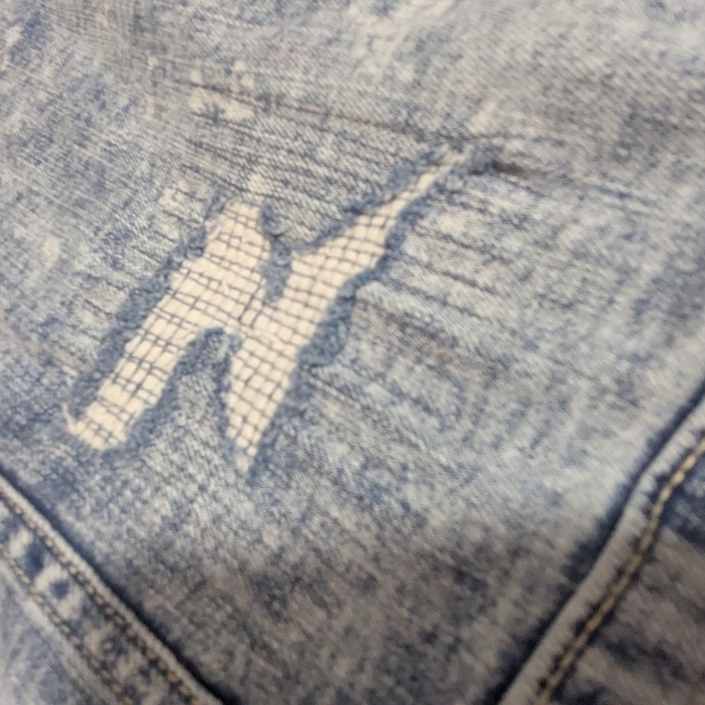 Torrid Deconstructed Trucker Denim Jacket Light Wash Distressed Size 2  18/20(5) - Picture 11 of 16